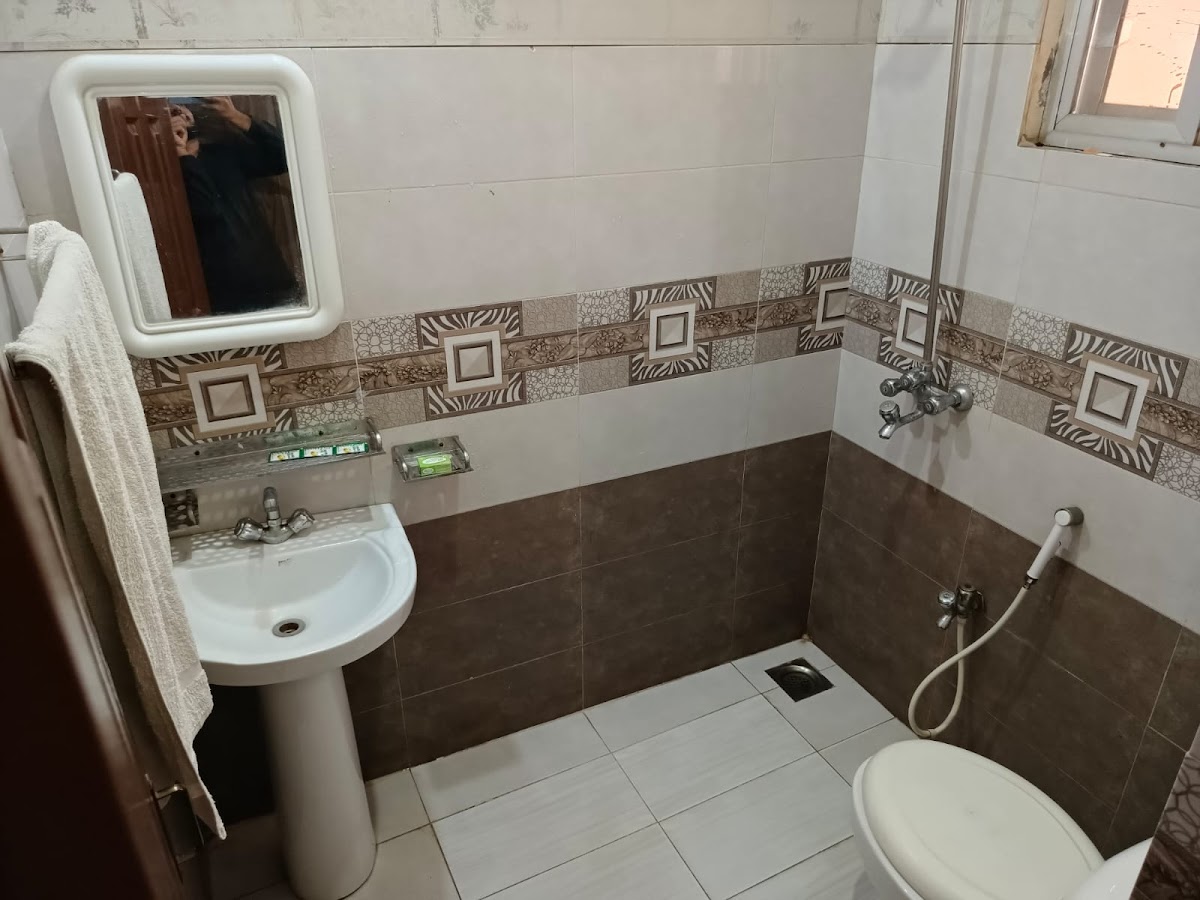 OYO Second Home Family Hotel — photo 9