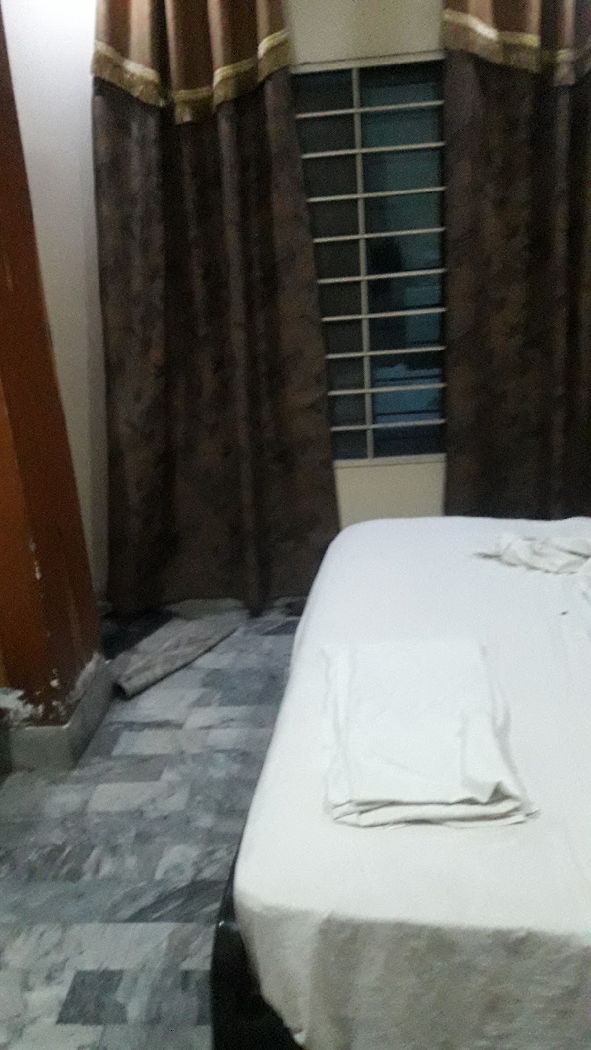 EXECUTIVE LODGES (HOTEL) — photo 8
