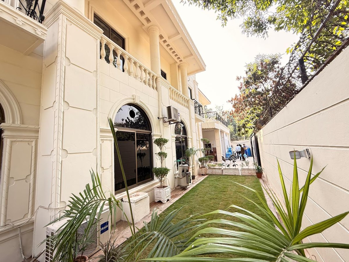 Rhodium Elite Hotel - coed hostel in Islamabad, Capital Territory