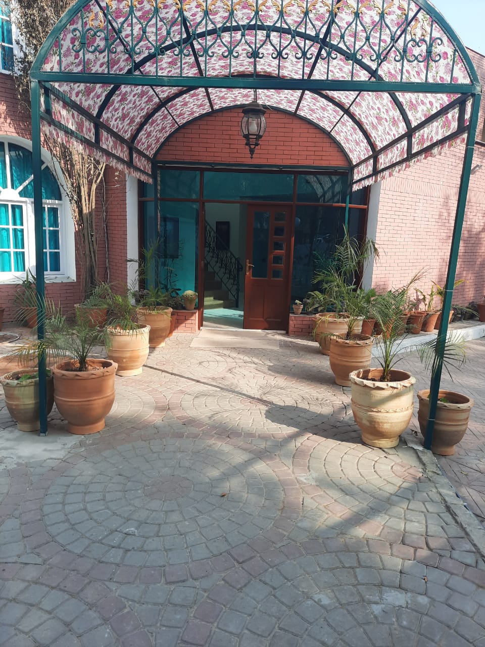 Royal Motel Executive Guest House - coed hostel in Islamabad, Capital Territory