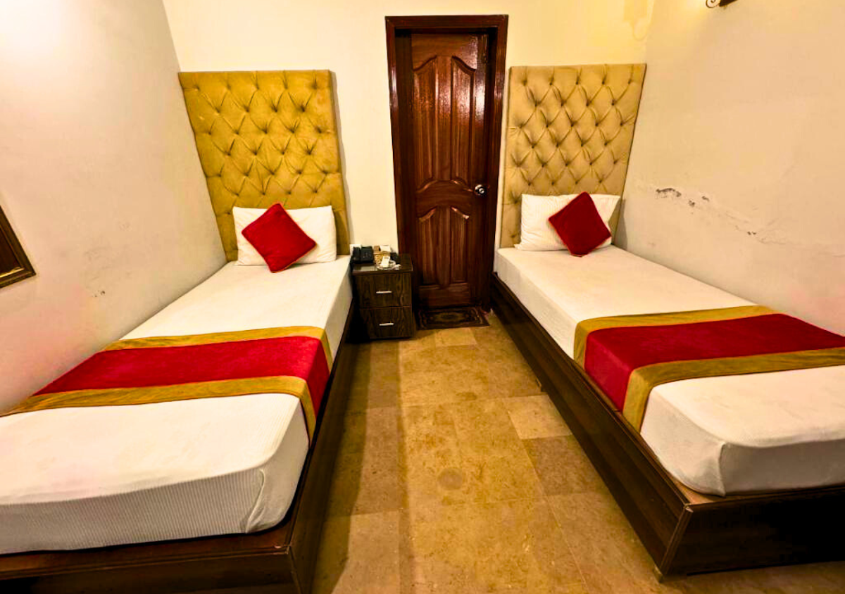 Doves Inn Hotel Kalma Chowk towards Model Town — photo 10