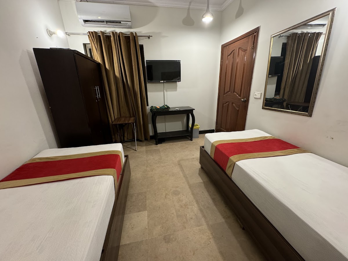 Doves Inn Hotel Kalma Chowk towards Model Town — photo 8