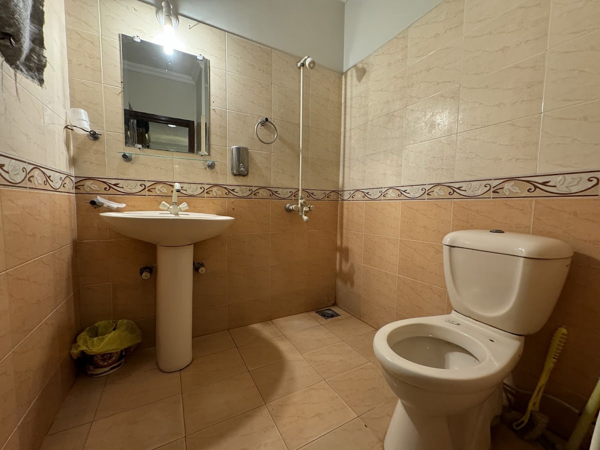 Doves Inn Hotel Kalma Chowk towards Model Town — photo 6
