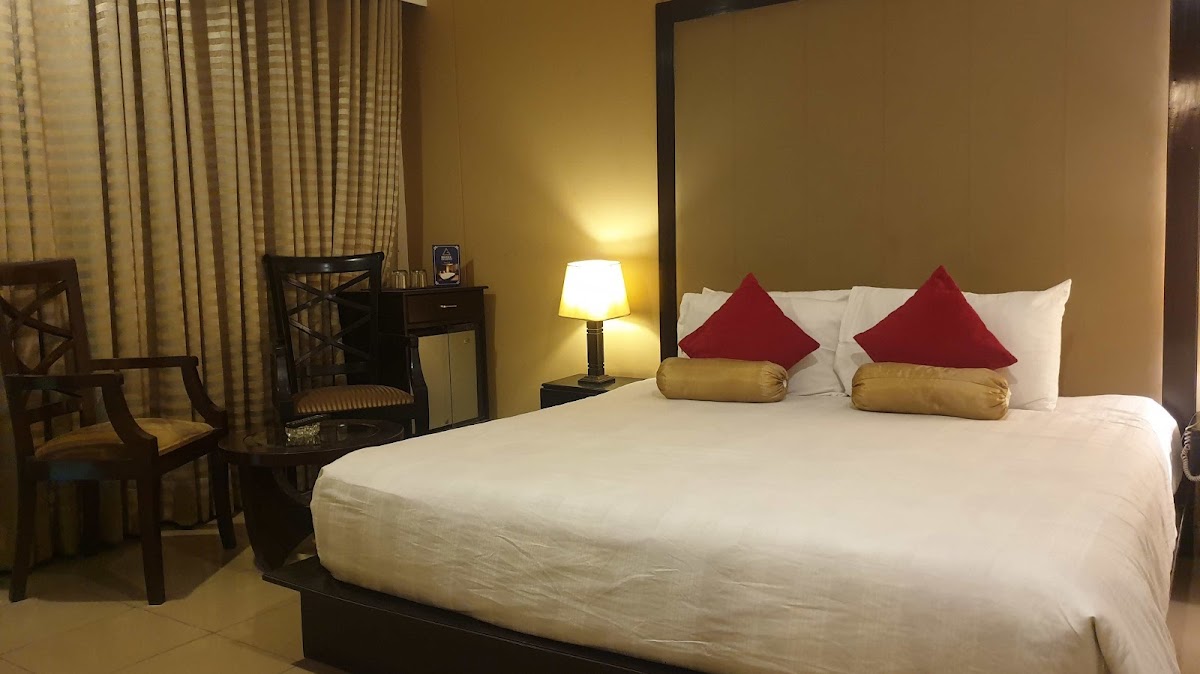 Hotel Grand INN - coed hostel in Lahore, Punjab