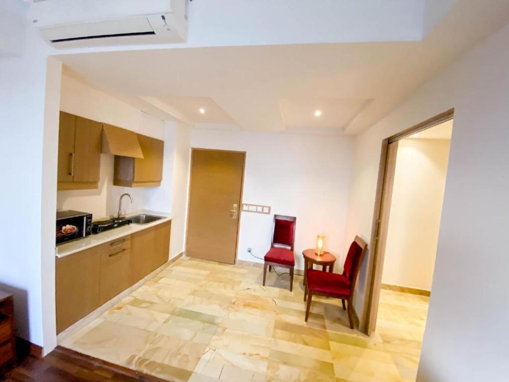 Esquire 2 Hotel & Apartments — photo 10
