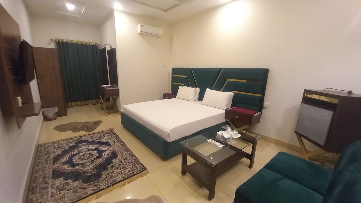 Royalton Inn Hotel - Gulberg - coed hostel in Lahore, Punjab