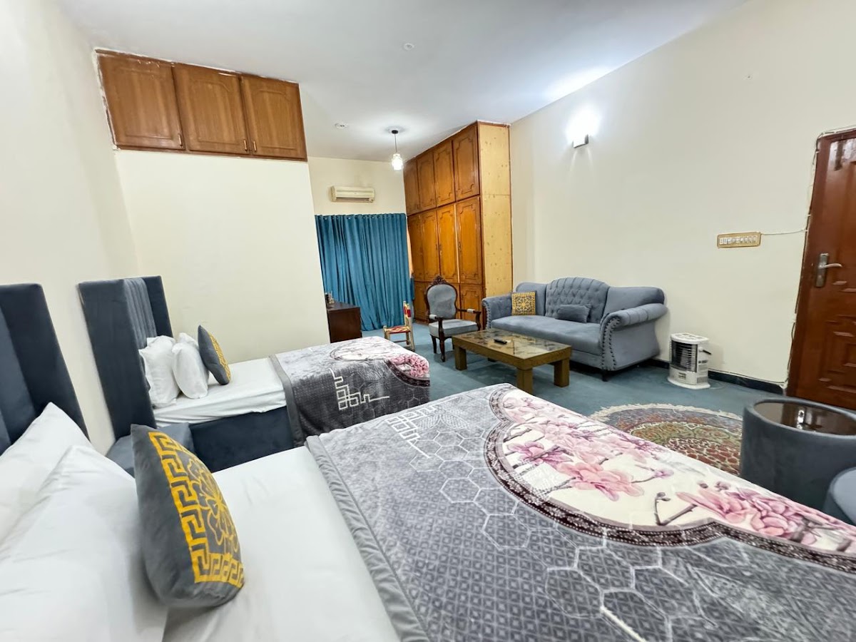 Rising Frank in Guest House Islamabad — photo 8