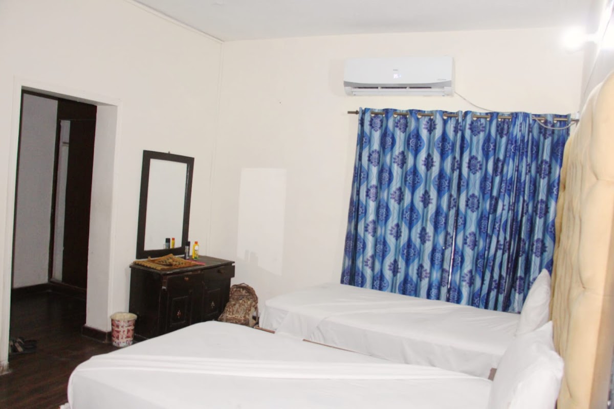 Super Star Family Hotel - coed hostel in Lahore, Punjab