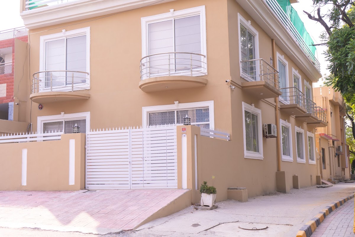 Islamabad Lodges - Royal Family Guest House - coed hostel in Islamabad, Capital Territory