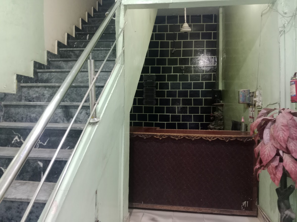 New Gardan Hotel - coed hostel in Lahore, Punjab