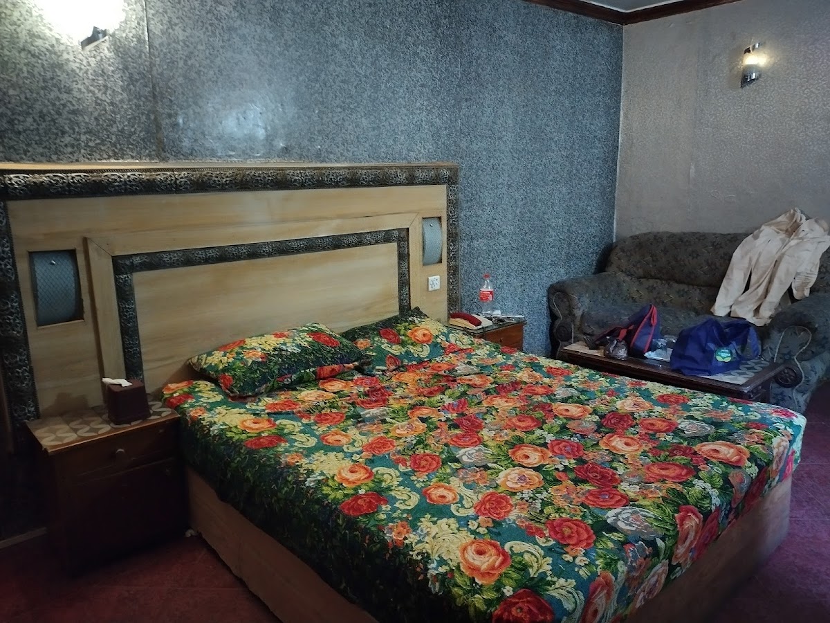Safari Hotel Mall Road — photo 9
