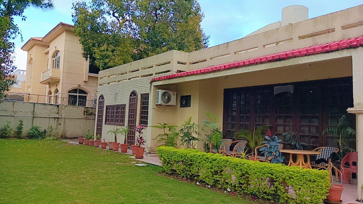 Premier Inn Villa Guest House - coed hostel in Islamabad, Capital Territory