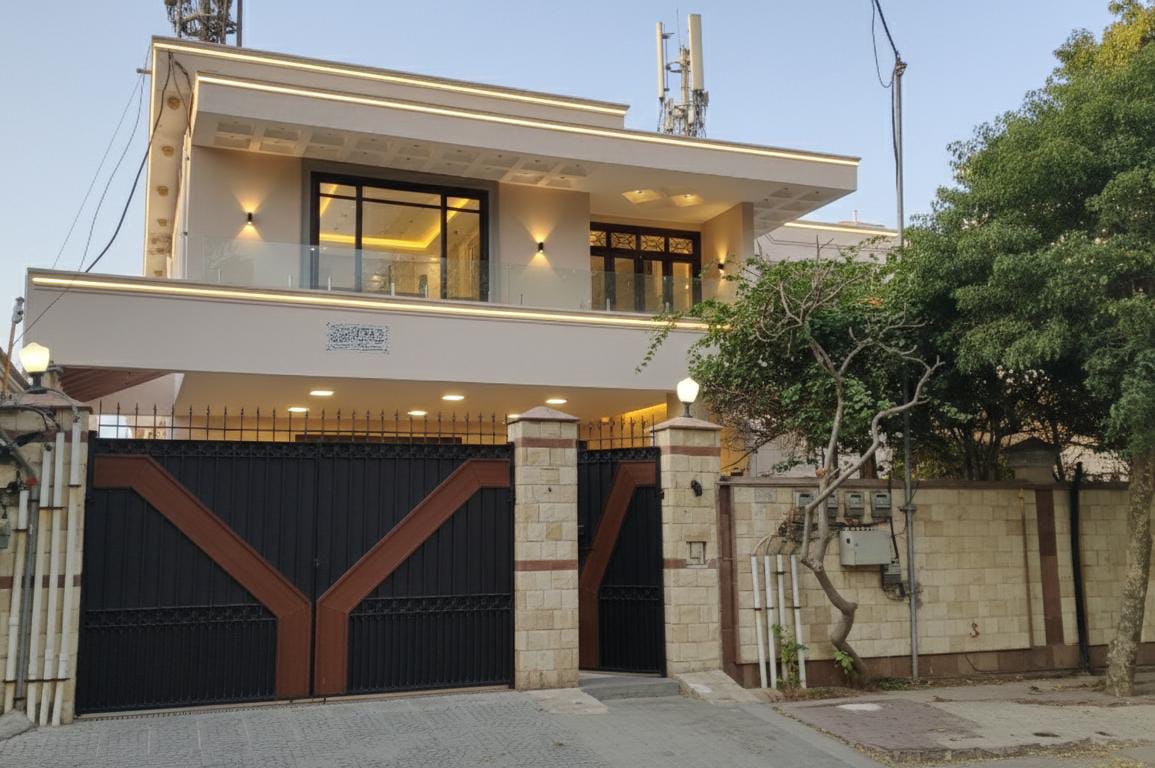 Hotel royalinn one family hotel - coed hostel in Karachi, Sindh
