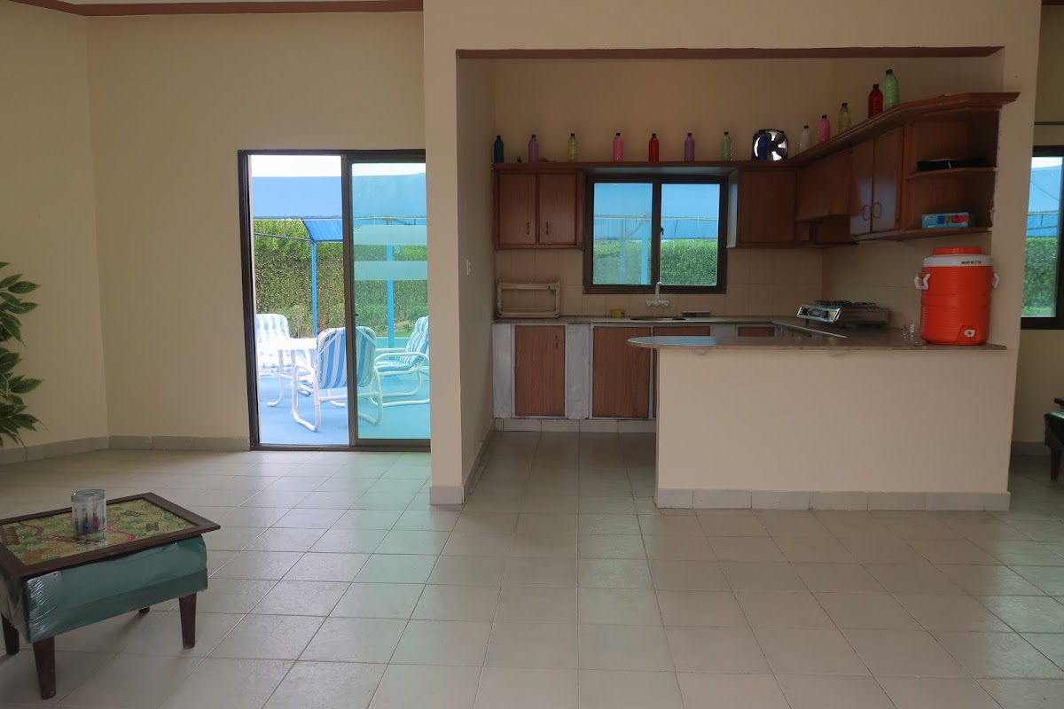 Family & Friends Palm Resort Farmhouse — photo 6