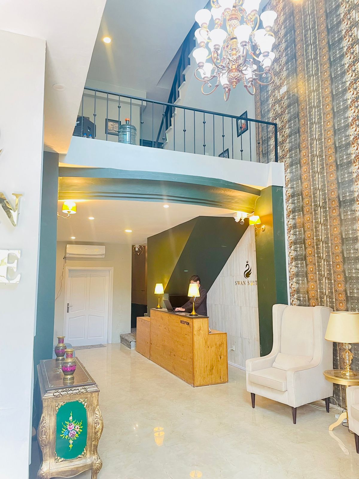 Swan Suites