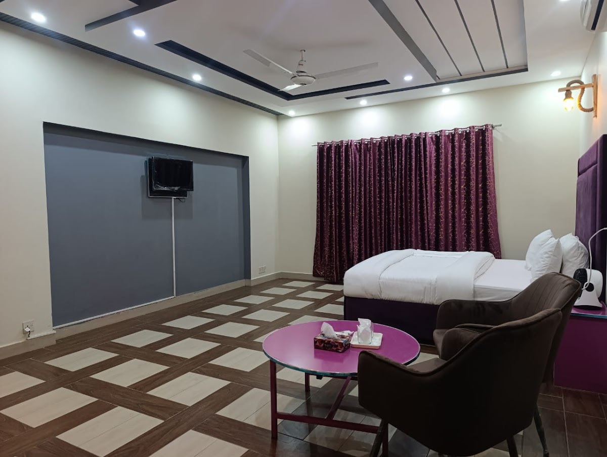 Emporia Hotel & Suites — photo 10