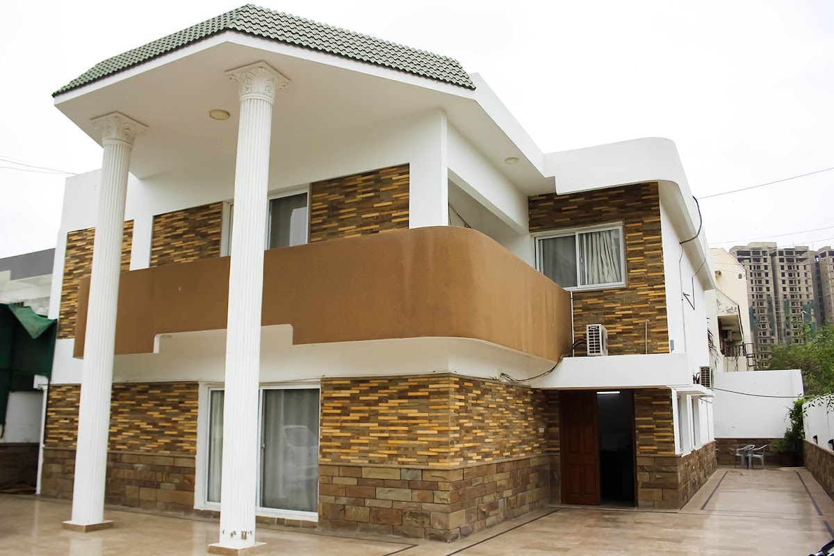 Motel Royal Fantasy موٹل رائل فینٹسی - coed hostel in Karachi, Sindh