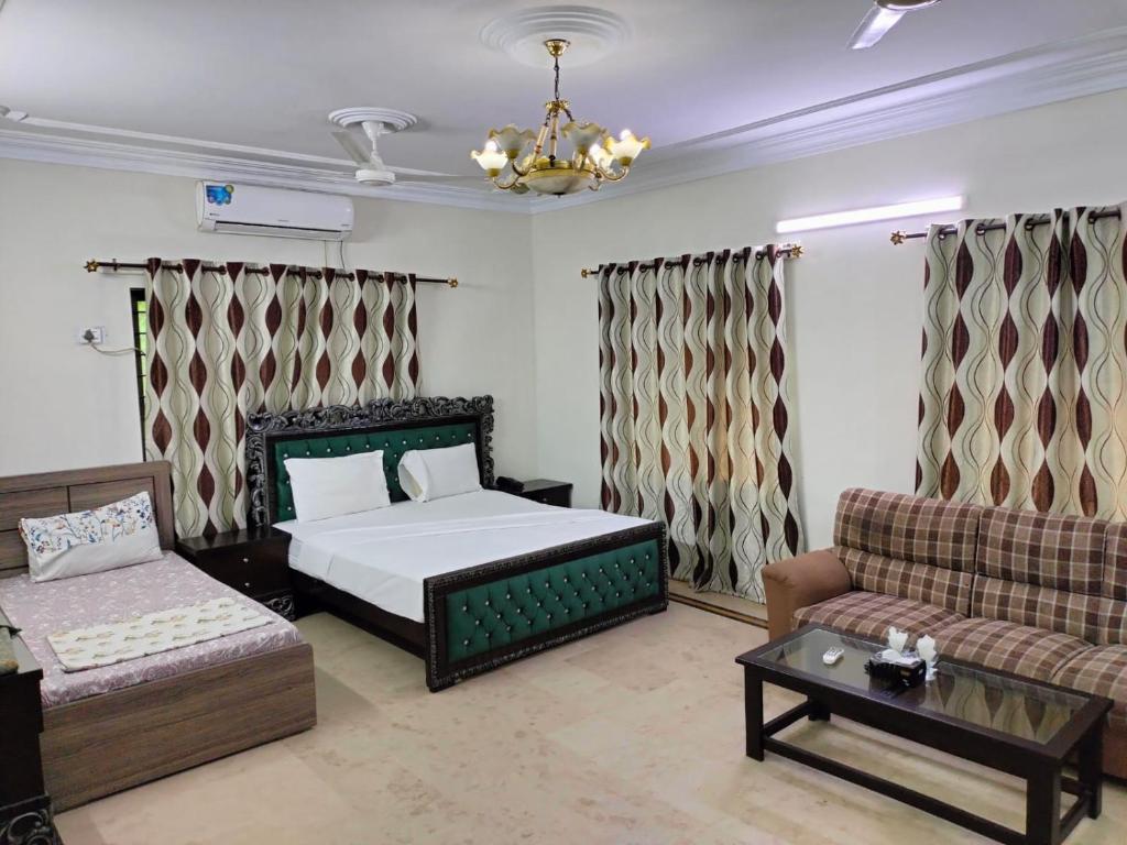 Cpl family Lodge Guest House Karachi - coed hostel in Karachi, Sindh
