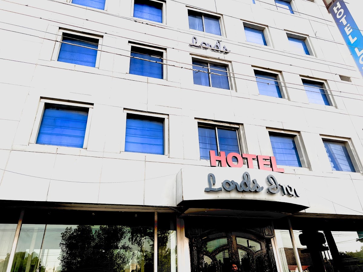Lord's Inn - coed hostel in Faisalabad, Punjab
