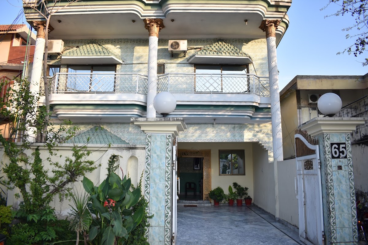 Paramdi international guest house