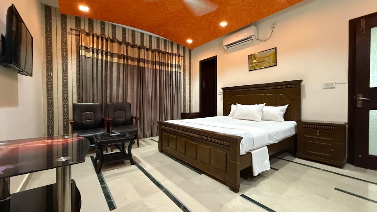 Hotel Rose Palace - coed hostel in Karachi, Sindh