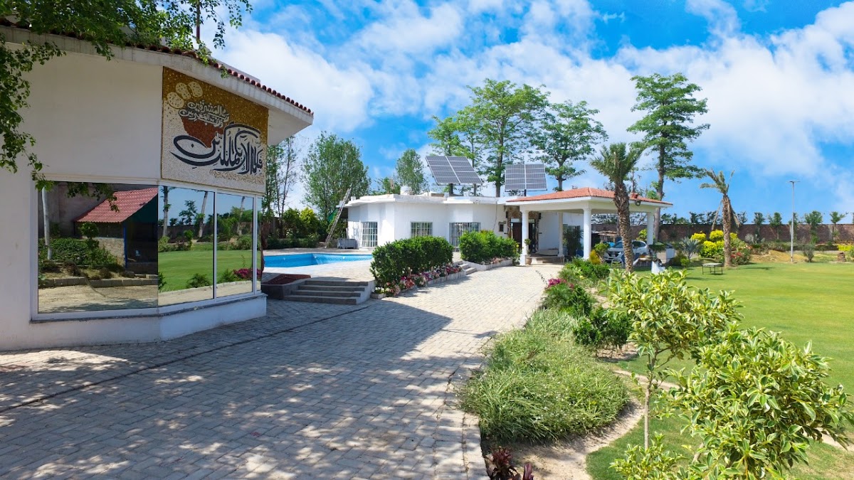 Gillani Farmhouse
