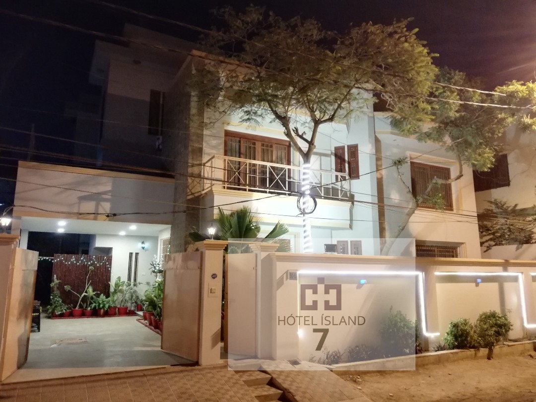 Hotel island Clifton