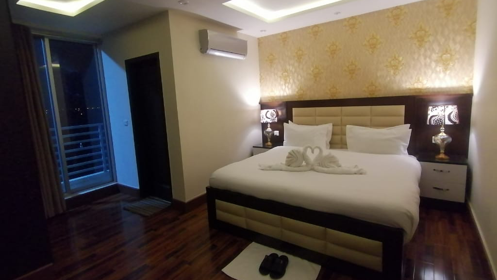 Adara Canal Suites