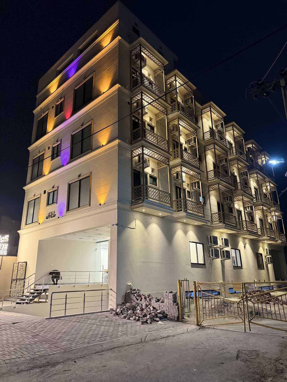 Gold Pine Hotel Lahore - coed hostel in Lahore, Punjab