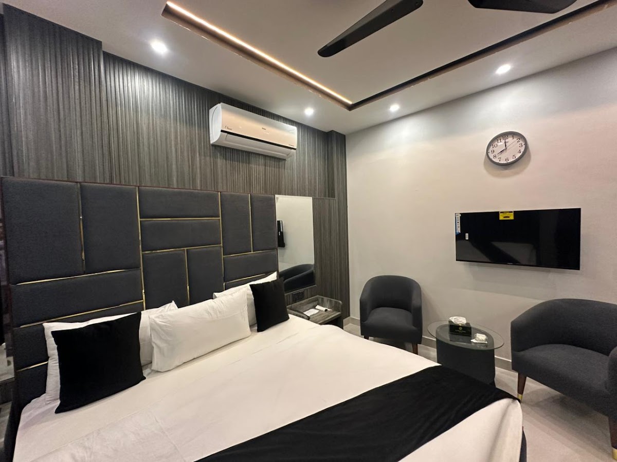 Gold Pine Hotel Mall Road — photo 7