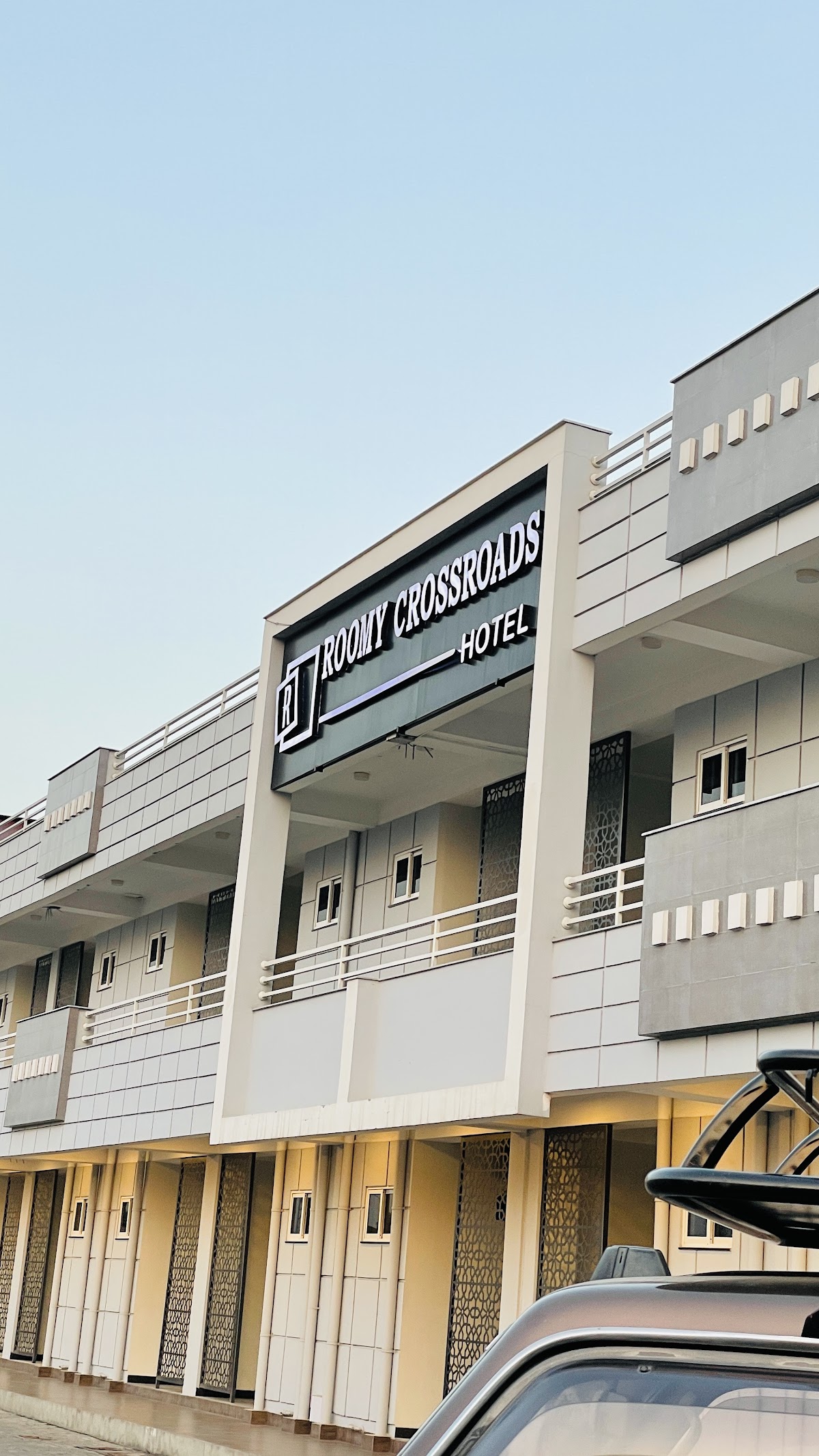 Roomy Crossroads Hotel, Peshawar - coed hostel in Peshawar, Khyber Pakhtunkhwa