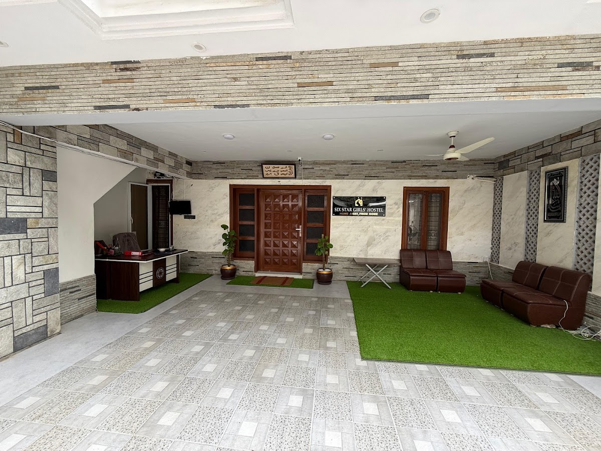 6 Star Girls' Hostel — photo 10