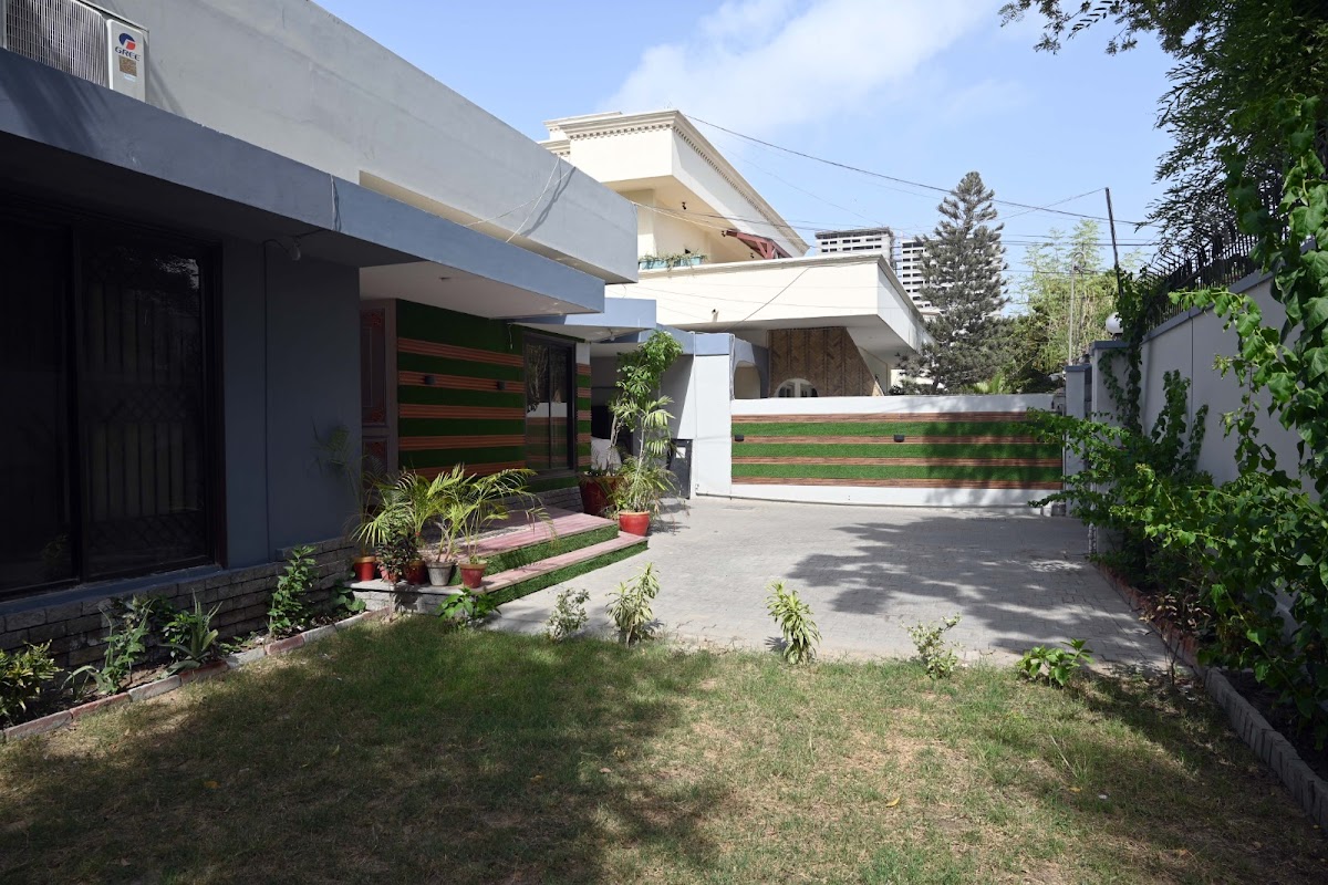 کلفٹن ان گیسٹ ہاؤس Clifton inn Guest House - coed hostel in Karachi, Sindh