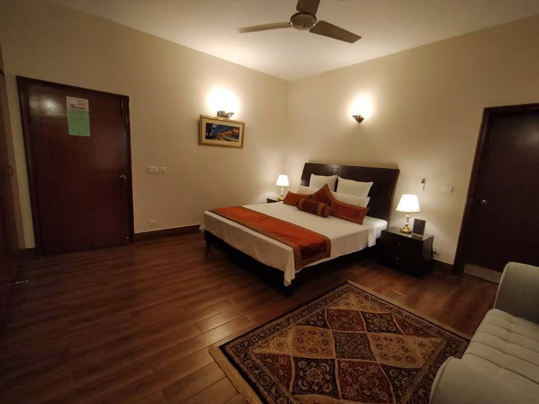 Royal in Guest House Lahore — photo 9