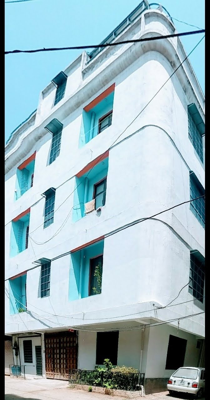 Flats & Rooms:. (Families residence)