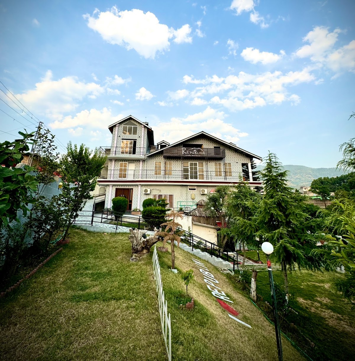 Republika Central Hotel and Resort