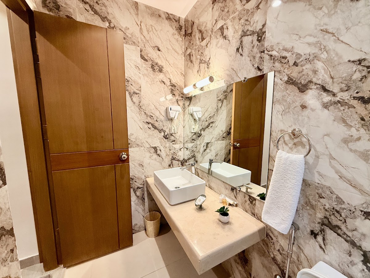 Shelton Legacy Hotel — photo 10