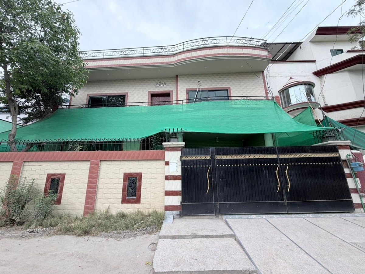 Oasis Family Hotel - coed hostel in Lahore, Punjab
