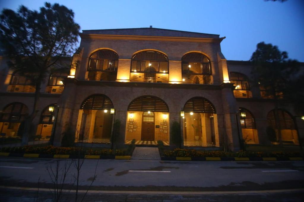 Hotels & Guest Houses in Peshawar (2026): University Road, Hayatabad & Nightly Rates
