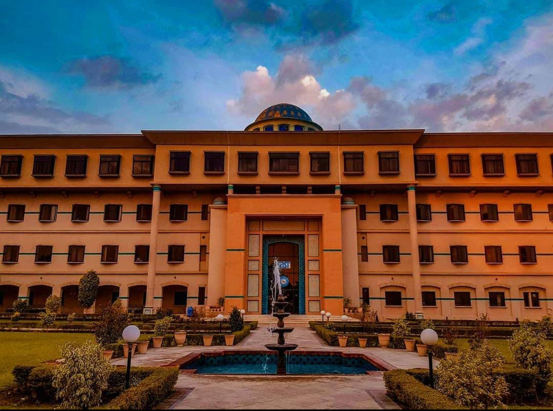 Hostels Near FAST NUCES: The Guide to All 5 Campuses (Islamabad, Karachi, Lahore, Peshawar, Chiniot)