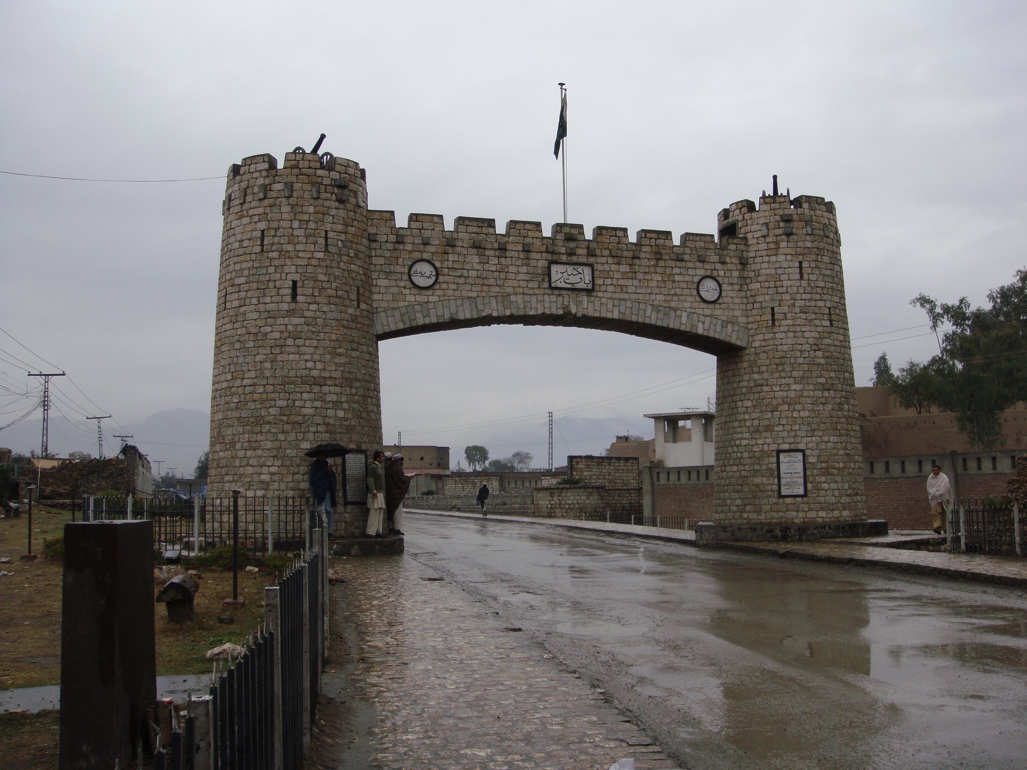 Student Hostels in Peshawar (2026): University Town, Hayatabad & What Things Really Cost